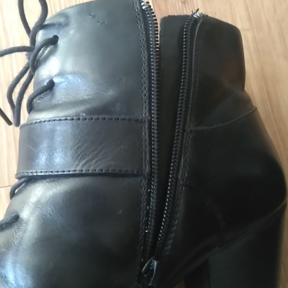 CLEARANCE! Sofft Genuine leather black high heeled boots - Picture 8 of 8